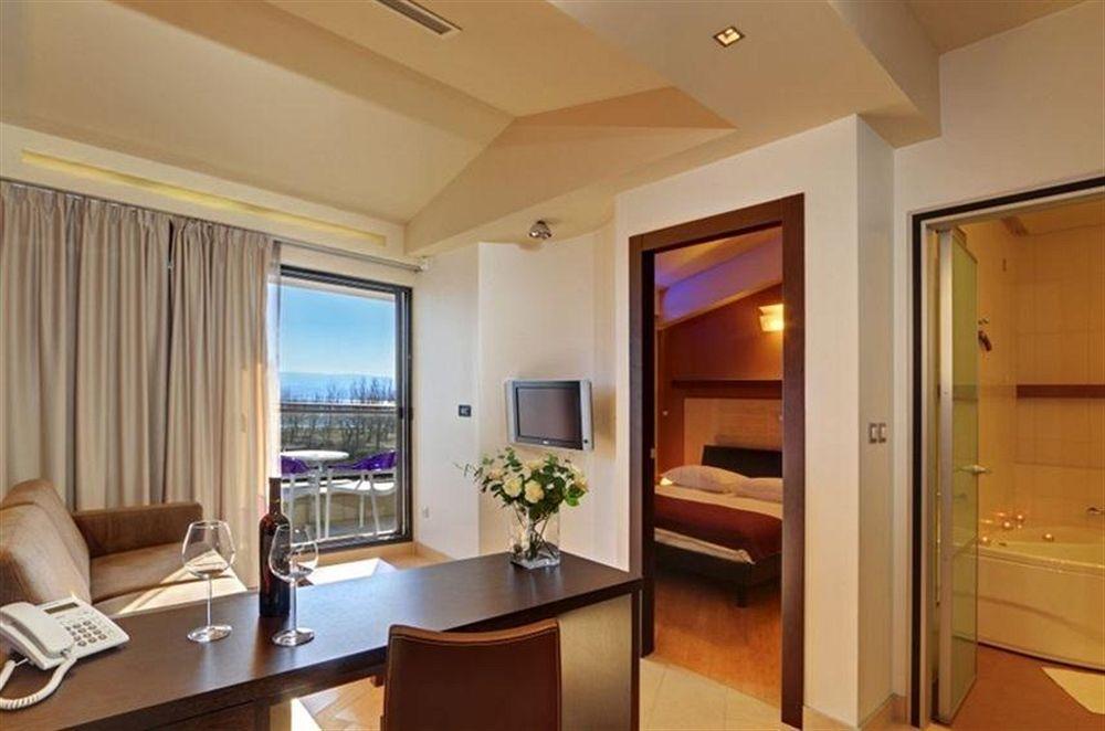 Hotel Diadem Omis Exterior photo